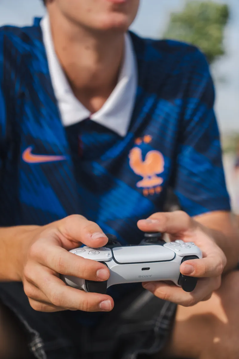 Le public des Fan Zones de Pontarlier réuni devant l’écran géant